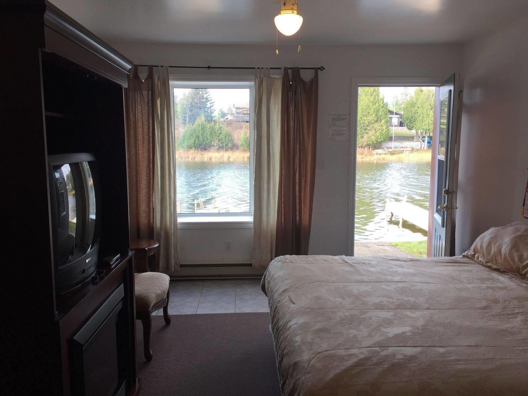Sauble River Marina And Lodge Resort Sauble Beach Esterno foto